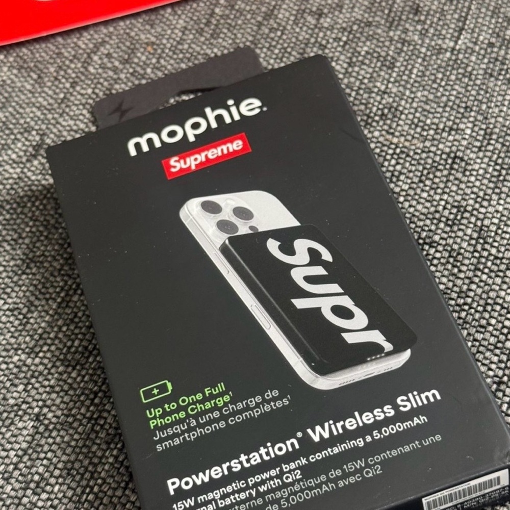 Supreme Mophie Powerstation SS26
